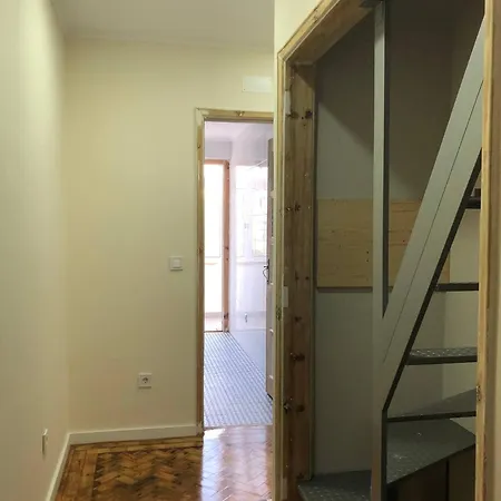 Campolide Nest * Lisbona